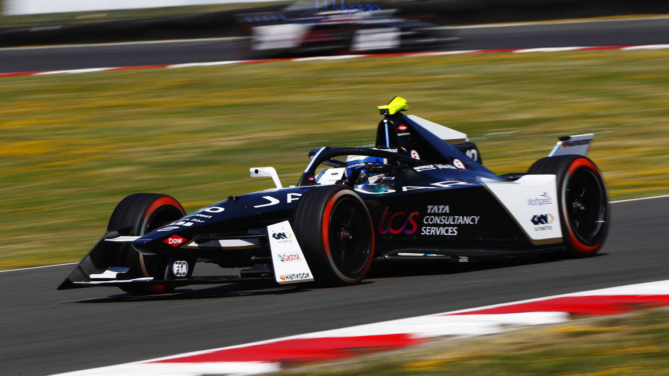Formula E_Mitch Evans_Racetrack